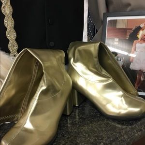 Gold boots new